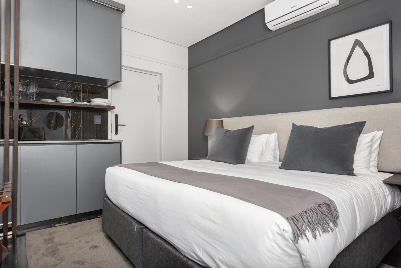 One Calais Luxury Apartment *