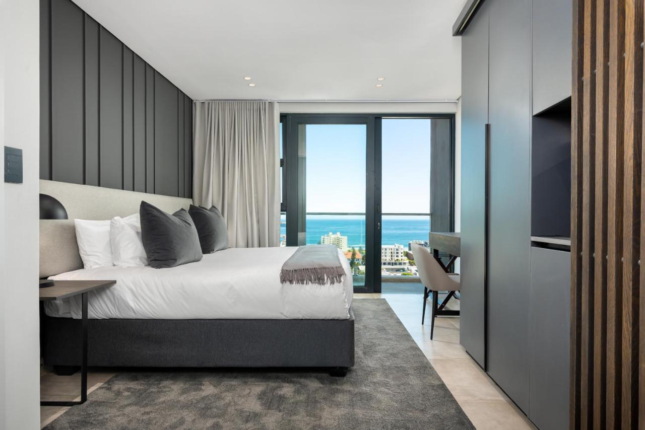 One Calais Luxury Apartment *